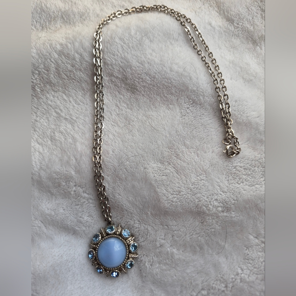 Vintage Avon Moon Magic Silvertone Elegant Silver and Blue Pendant Necklace